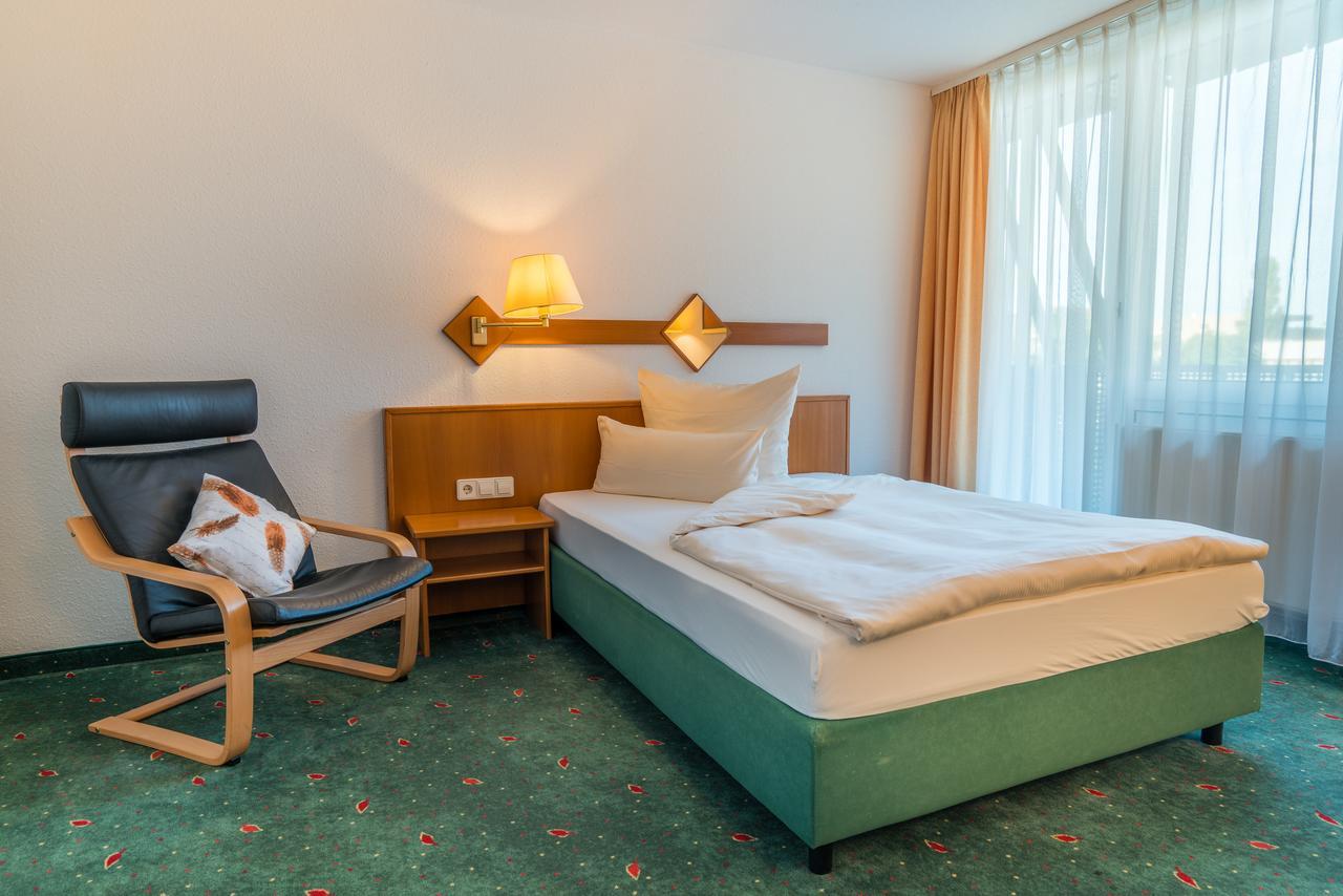 Airporthotel Residenz Steinenbronn Eksteriør bilde